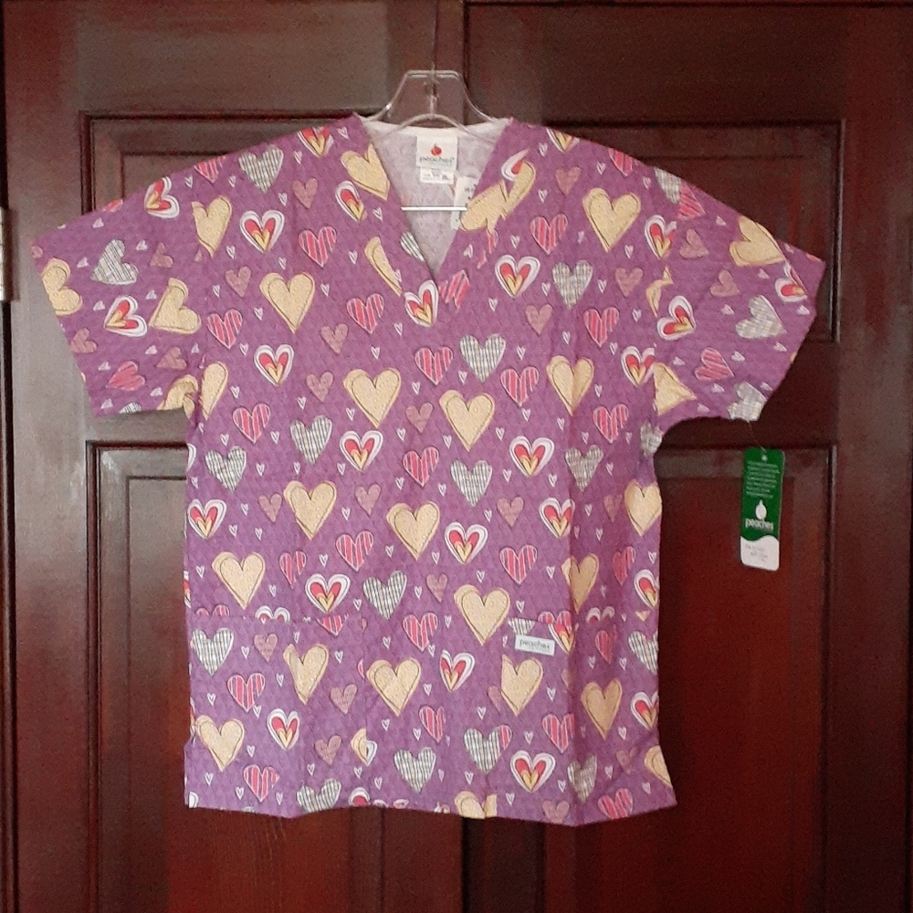Peaches Scrubs Heart Print 2 Pocket Top